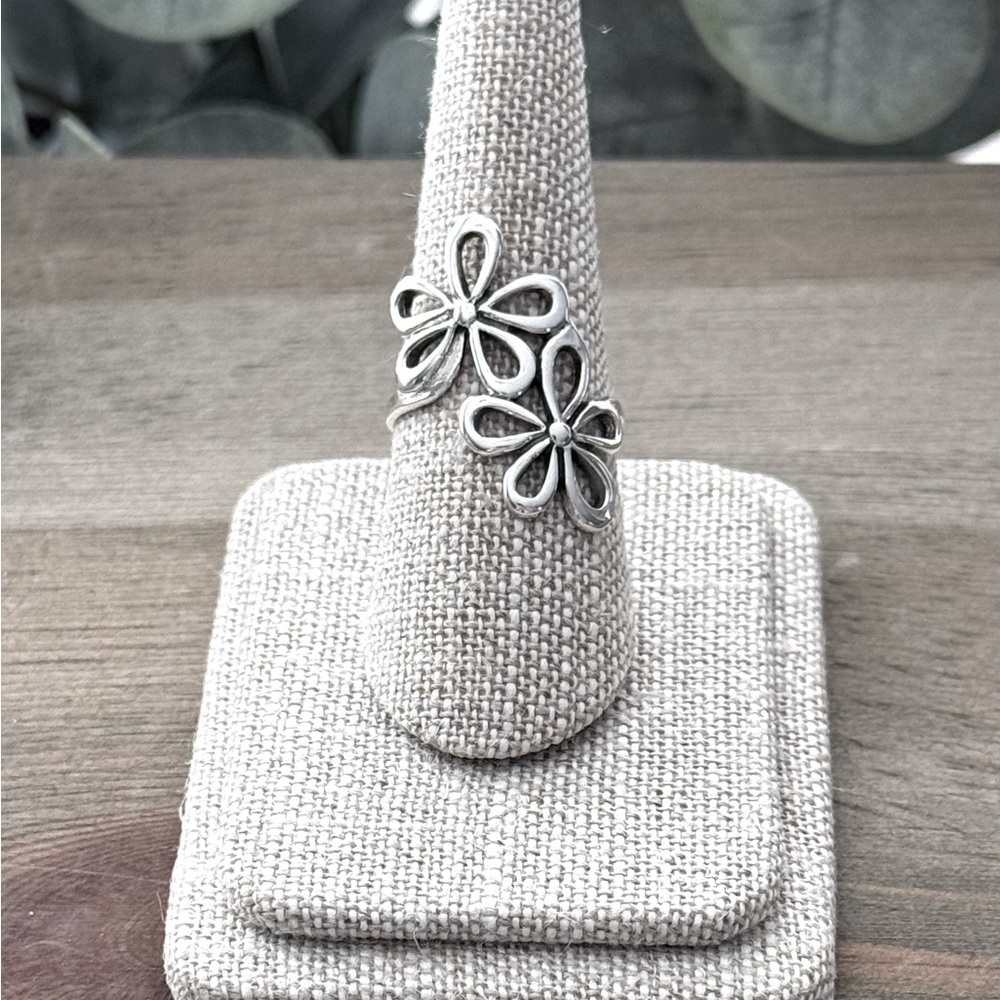 NWT 925 Sterling Silver Double Flower Ring! Available in Sizes 7, 8, 9, 10 NEW!